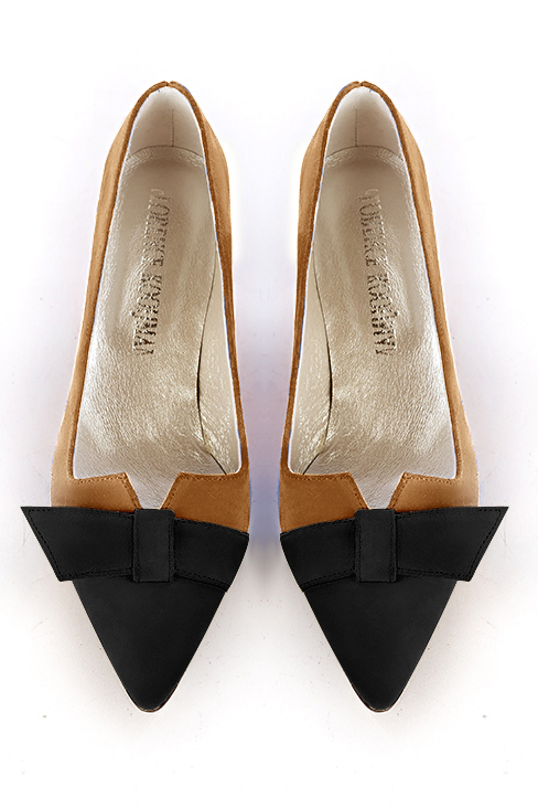 Matt black and camel beige women's dress pumps, with a knot on the front. Tapered toe. Medium spool heels. Top view - Florence KOOIJMAN